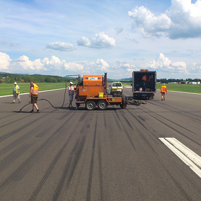 Oprava dráhy letiště Karlovy Vary